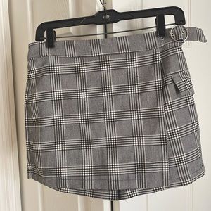Forever 21 Plaid skort - LARGE